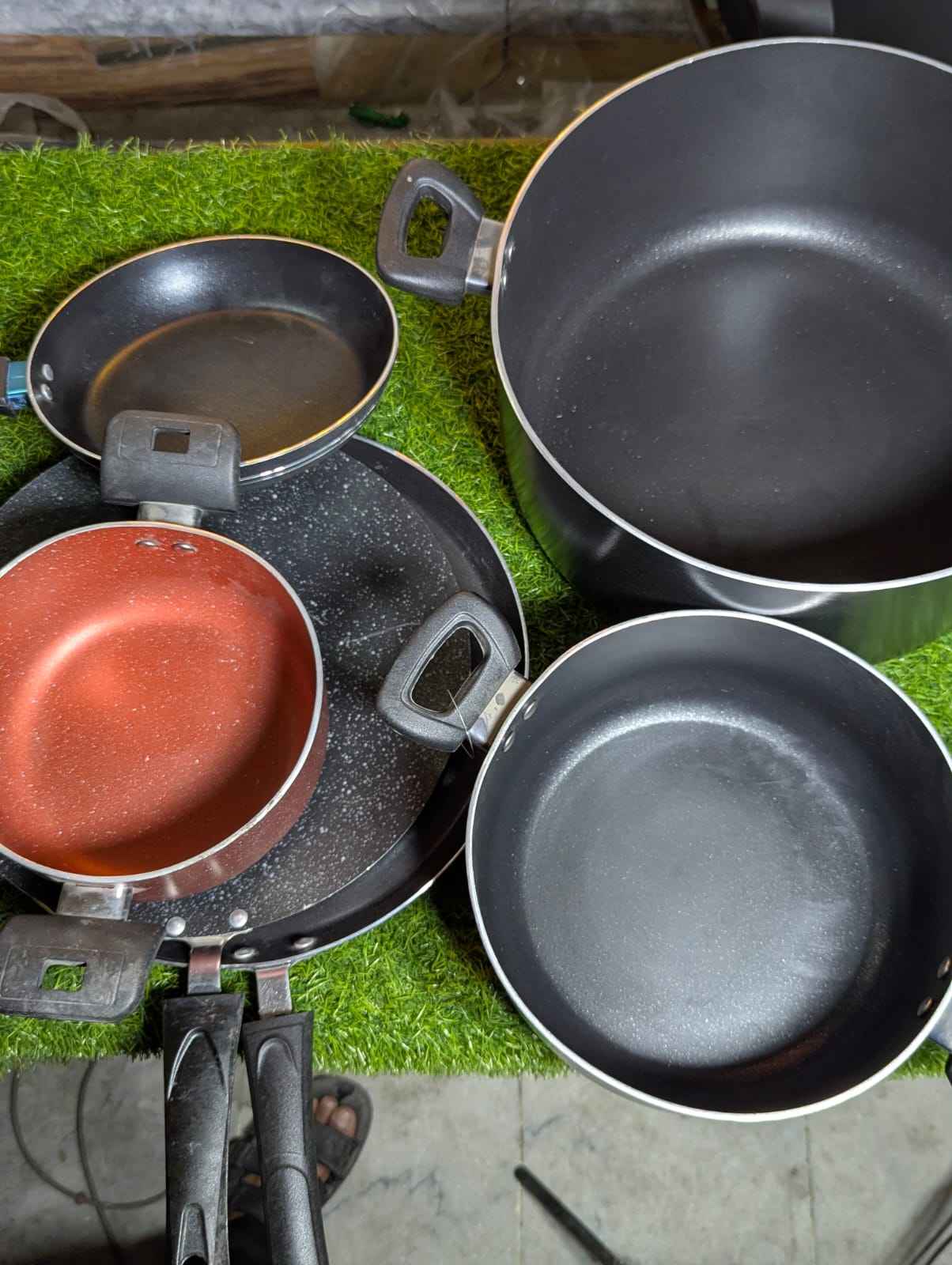 Nonstick Casserole Pots & Loose Kitchen Items – Minor Cosmetic Fault