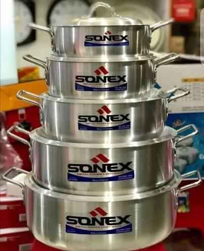 Sonex Flat Karahi Set – Sleek Metal Finish for Versatile Cooking (Copy)